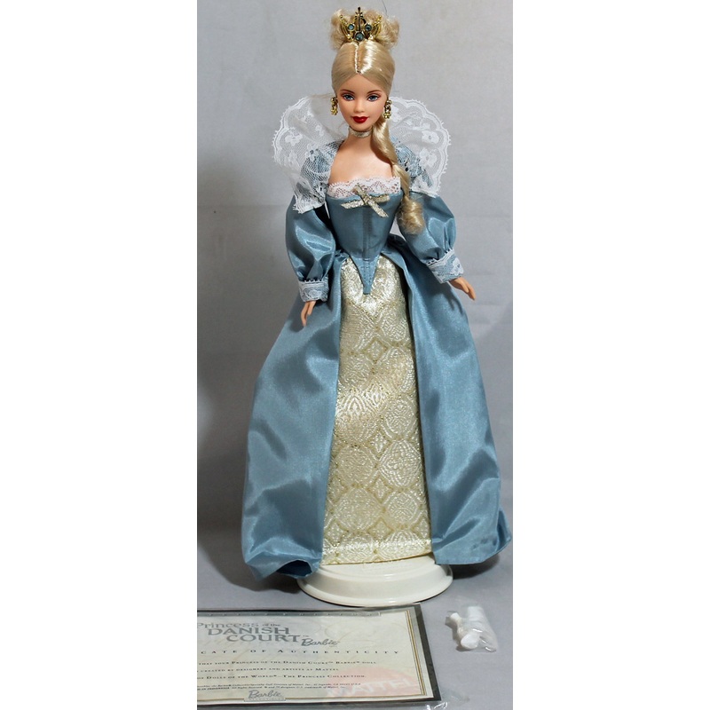 2002 Danish Court Barbie (56216)