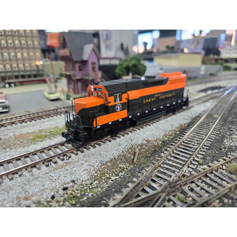 Kato 37-3004 HO Scale EMD GP35 Phase 1C Diesel Great Northern GN 3040 - Like New USED