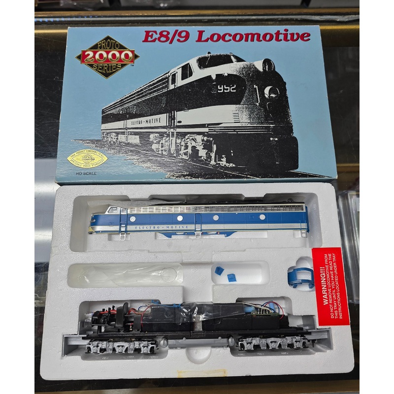 Proto 2000 433-8177 HO Scale EMD E8/9 Diesel Demonstrator - Pre-Owned