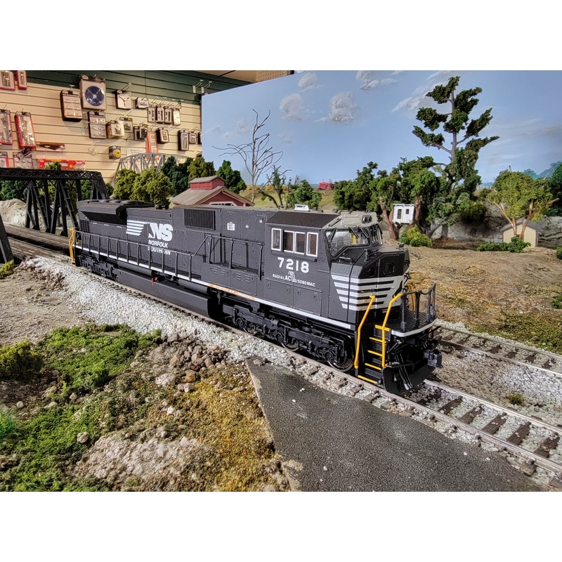 Kato HO Scale EMD SD80MAC Norfolk Southern NS 7218 (Custom Painted) - USED