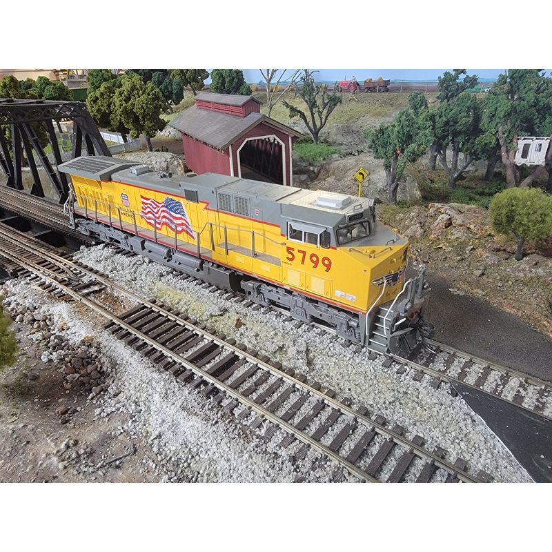 Kato 37-6434 HO Scale GE AC4400CW Union Pacific UP 5799 with DCC USED