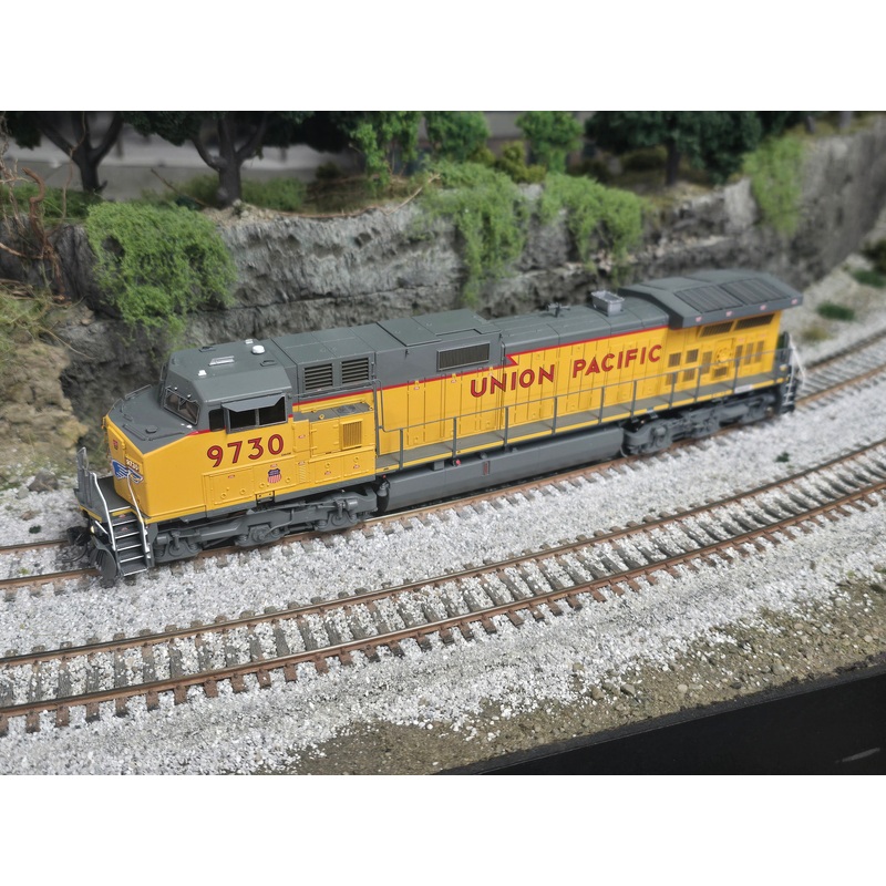 Athearn Genesis 2.0 G31524 HO Scale Dash 9-44CW Union Pacific UP 9730 w/DCC - Like New USED