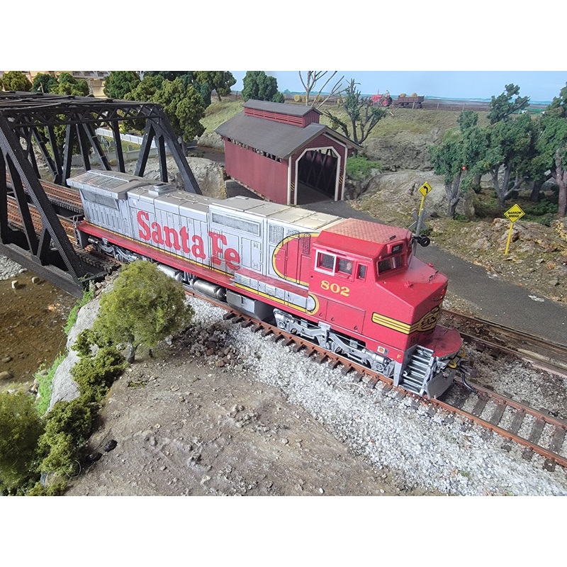 Bachmann Spectrum 86005 HO Scale GE Dash 8-40C Diesel Santa Fe ATSF 802 - USED