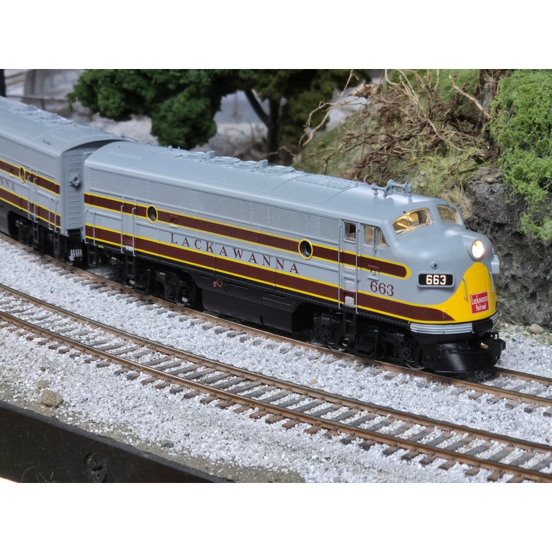 Bowser 24635 HO Scale EMD F3A Diesel Lackawanna DL&W 663 DCC & Sound (Steamtown Excursion)