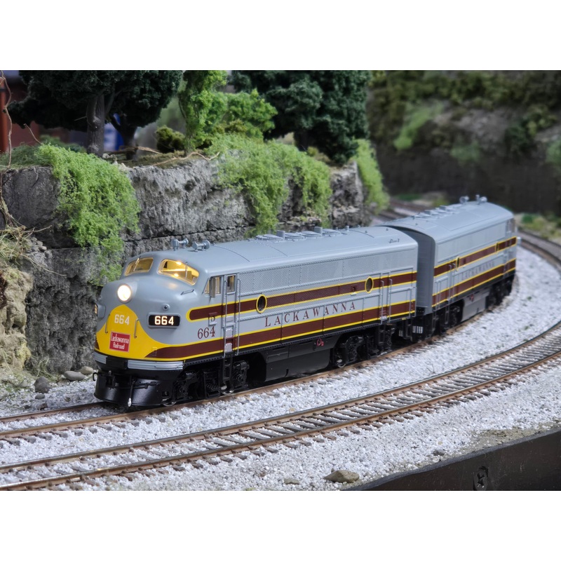 Bowser 24636 HO Scale EMD F3A Diesel Lackawanna DL&W 664 DCC & Sound (Steamtown Excursion)
