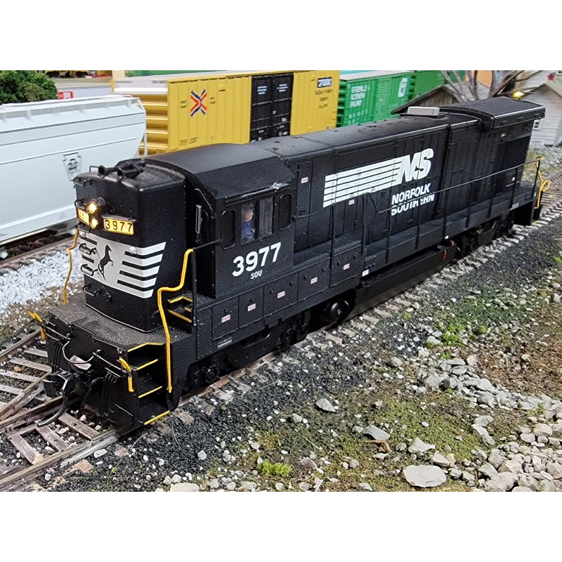 Atlas 8193 HO Scale GE B23-7 Norfolk Southern NS 3977 with DCC & QSI Sound - USED