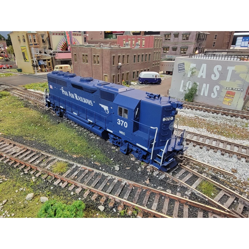 Atlas HO Scale EMD GP40 High Hood Pan Am Railways MEC 370 - Custom Painted
