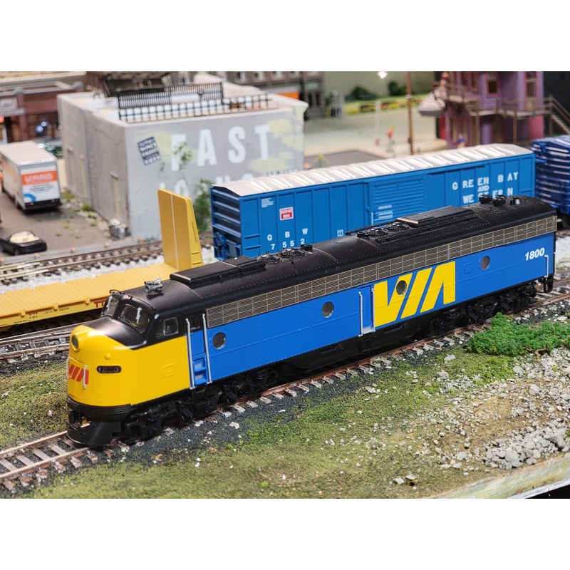 Proto 2000 433-8833 HO Scale EMD E8A Diesel VIA 1800 - USED