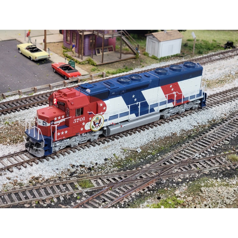 Athearn Genesis G67124 HO Scale EMD SD45-2 Santa Fe ATSF "Bicentennial" ATSF 5701 with DCC - USED