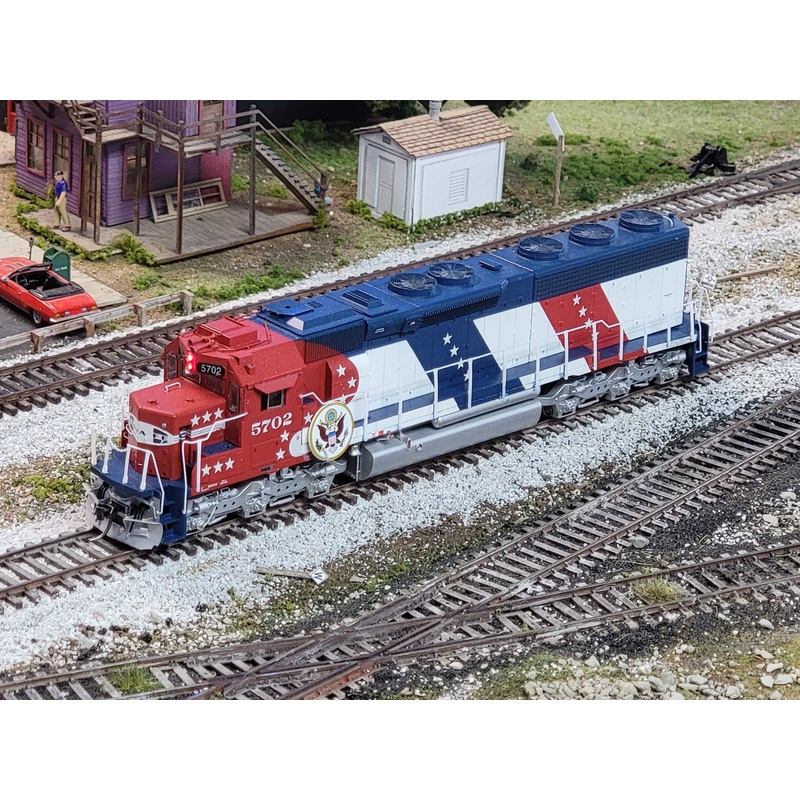 Athearn Genesis G67125 HO Scale EMD SD45-2 Santa Fe "Bicentennial" ATSF 5702 with DCC - USED