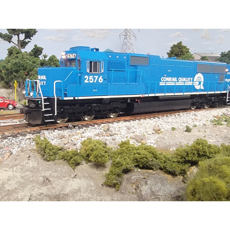 Athearn Genesis HO Scale EMD SD70 Conrail Quality CR (Custom #) 2576 with DCC Sound USED
